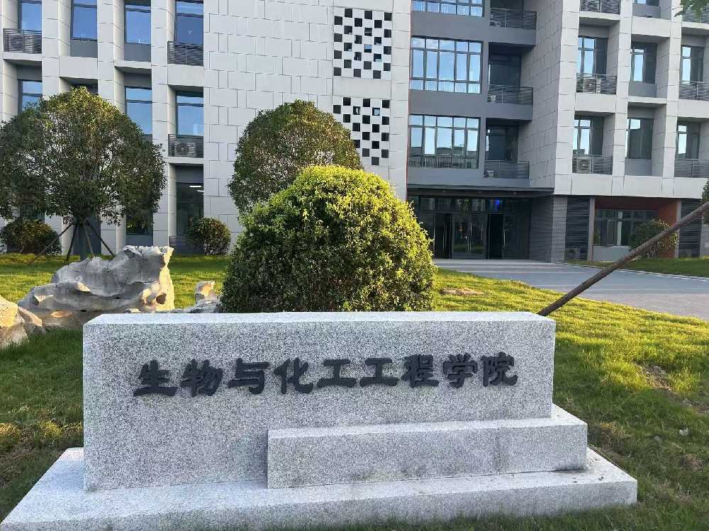 东港区扬州职业大学体育场高杆灯项目
